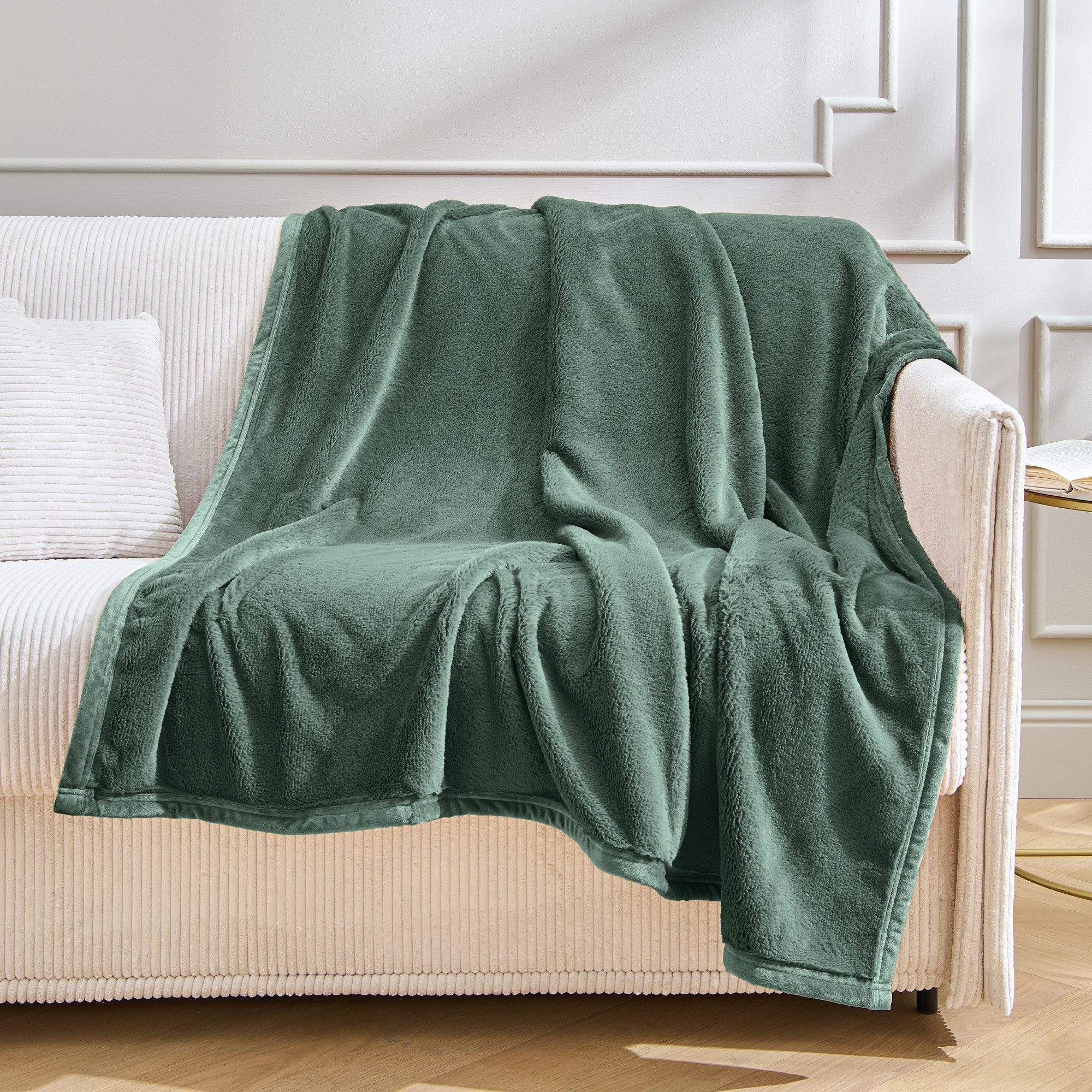 Tagesdecke Wohlfühlparadies  aus 100% Fleece