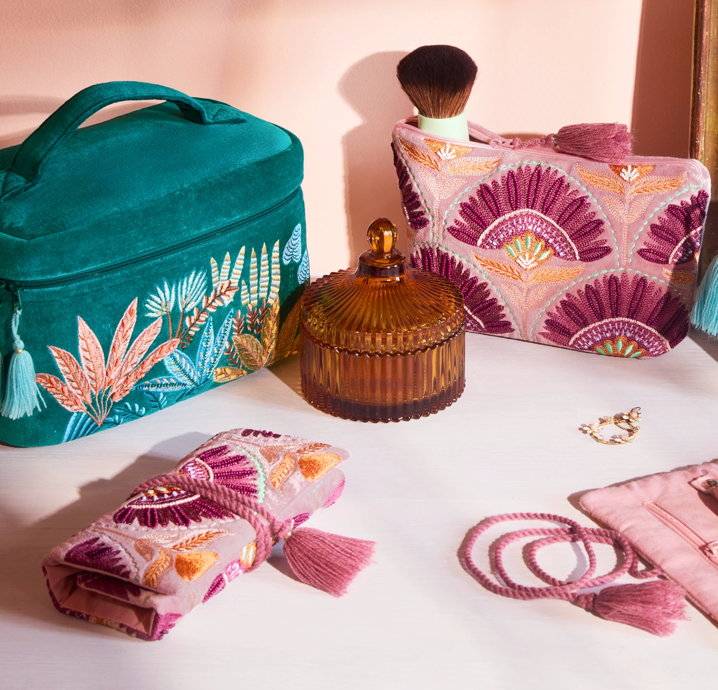 Trousse velours brodé Rêve de lotus - Linvosges
