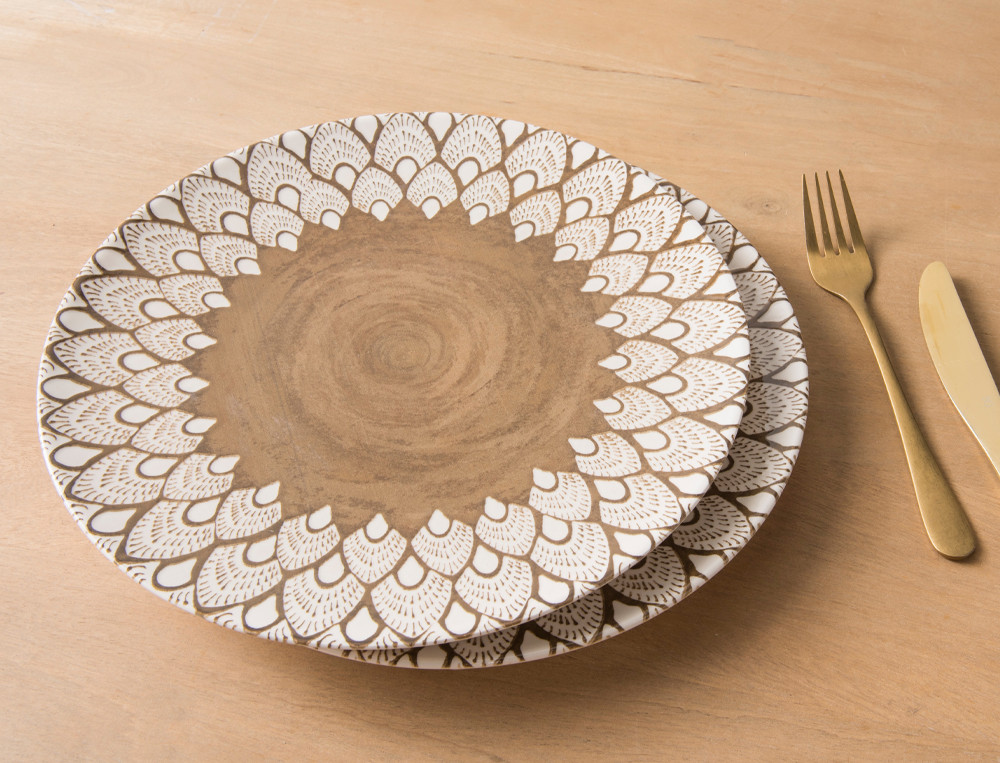 /fr/la-deco/noel/assiette-plate-d-or-et-de-fleurs/