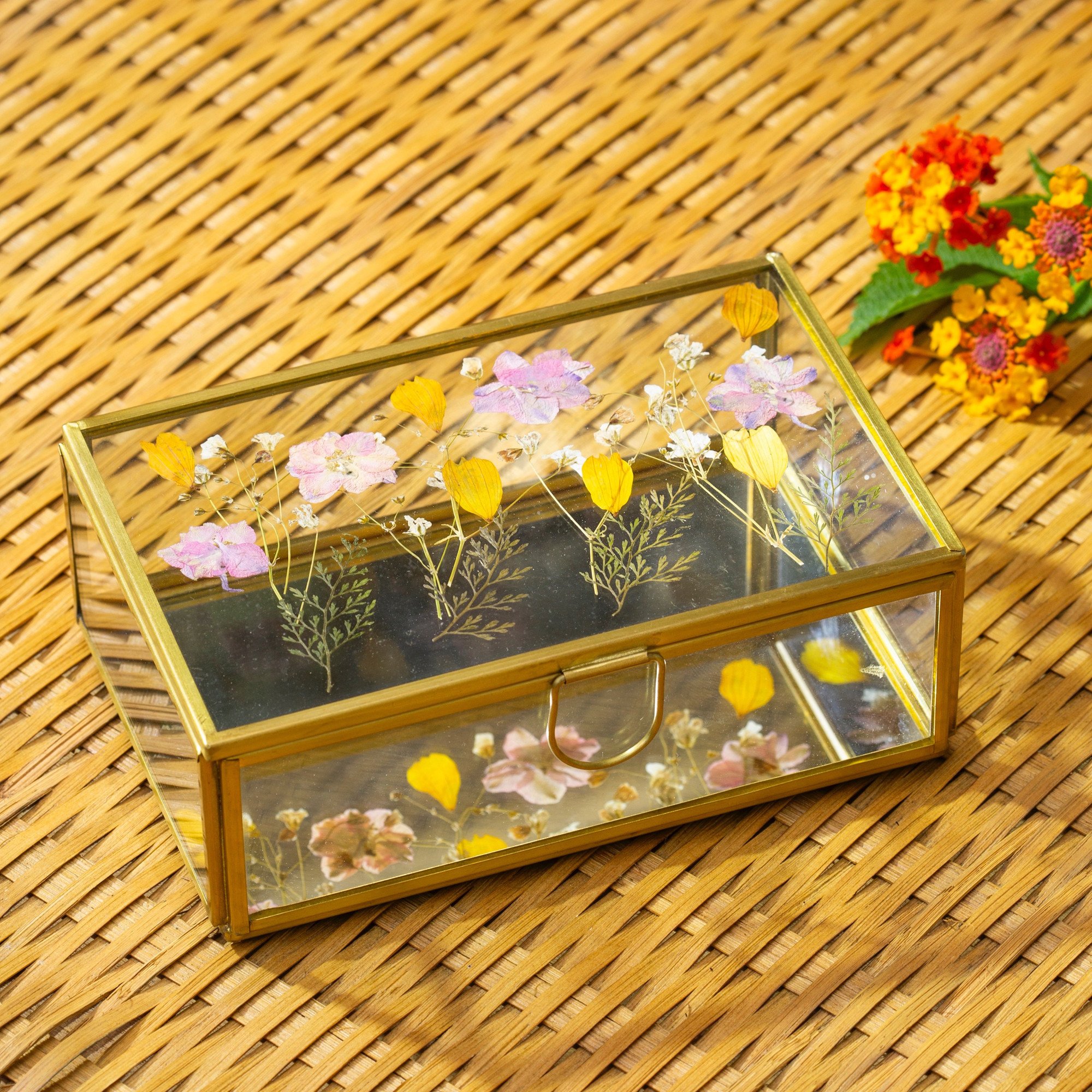 /fr/la-deco/accessoires/boite-en-verre-myriade-fleurie/