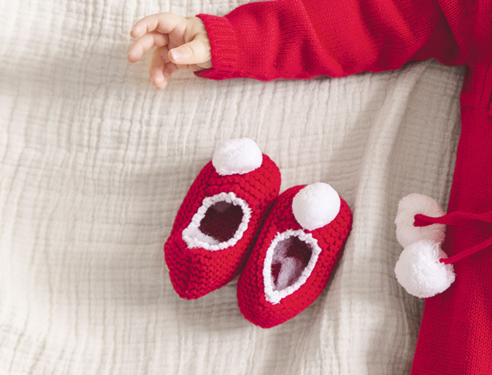 Ensemble bonnet et chaussons maille rouge Petit renne