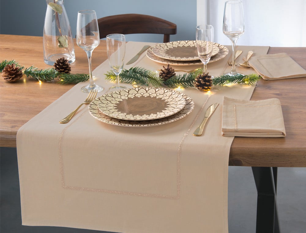 /fr/la-table/nappes/nappes-de-noel/chemin-de-table-brode-d-or-et-de-fleurs/