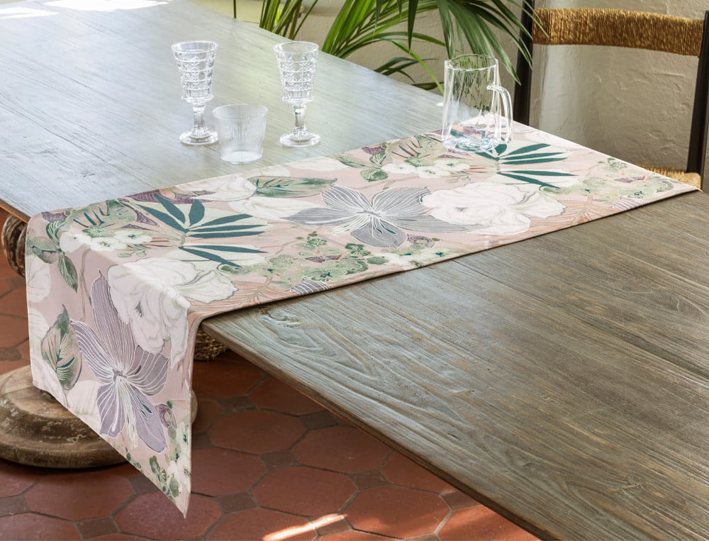 /fr/la-table/chemin-de-table/chemin-de-table-calligraphie/