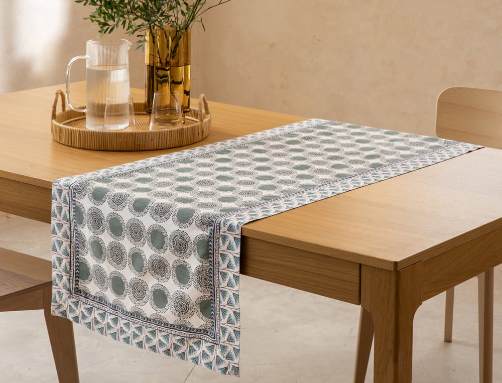 /fr/la-table/chemin-de-table/chemin-de-table-serenite/