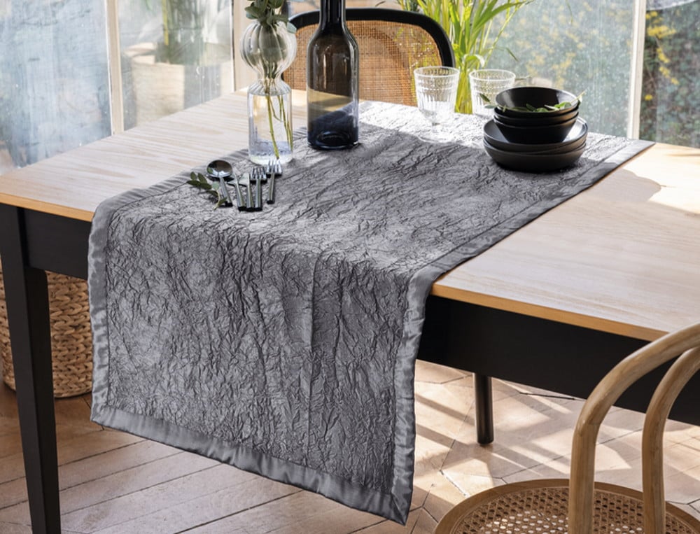 /fr/la-table/chemin-de-table/chemin-de-table-uni-opera/