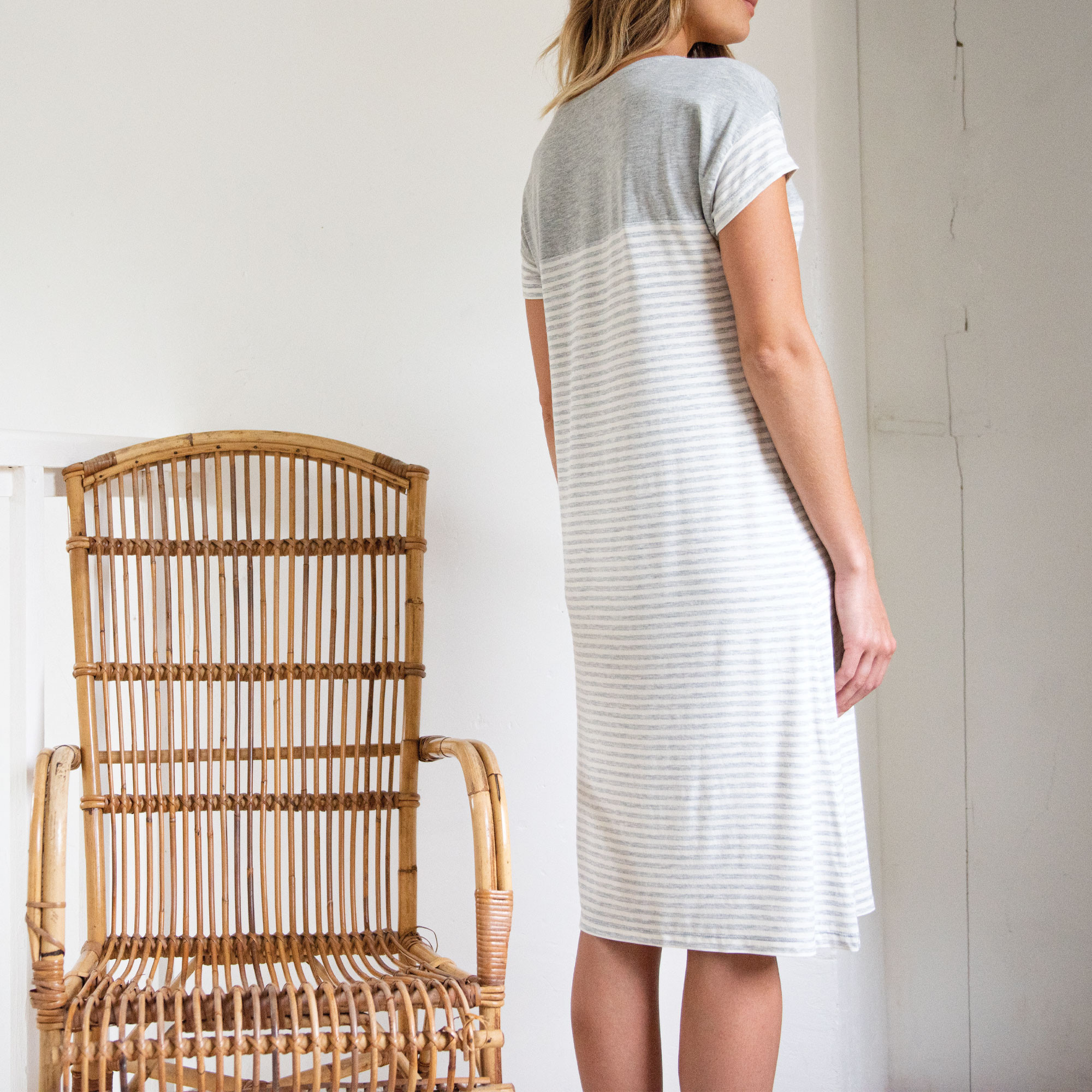 /fr/les-vetements-d-interieur/femme/chemise-de-nuit/chemise-de-nuit-rayee-solveig/