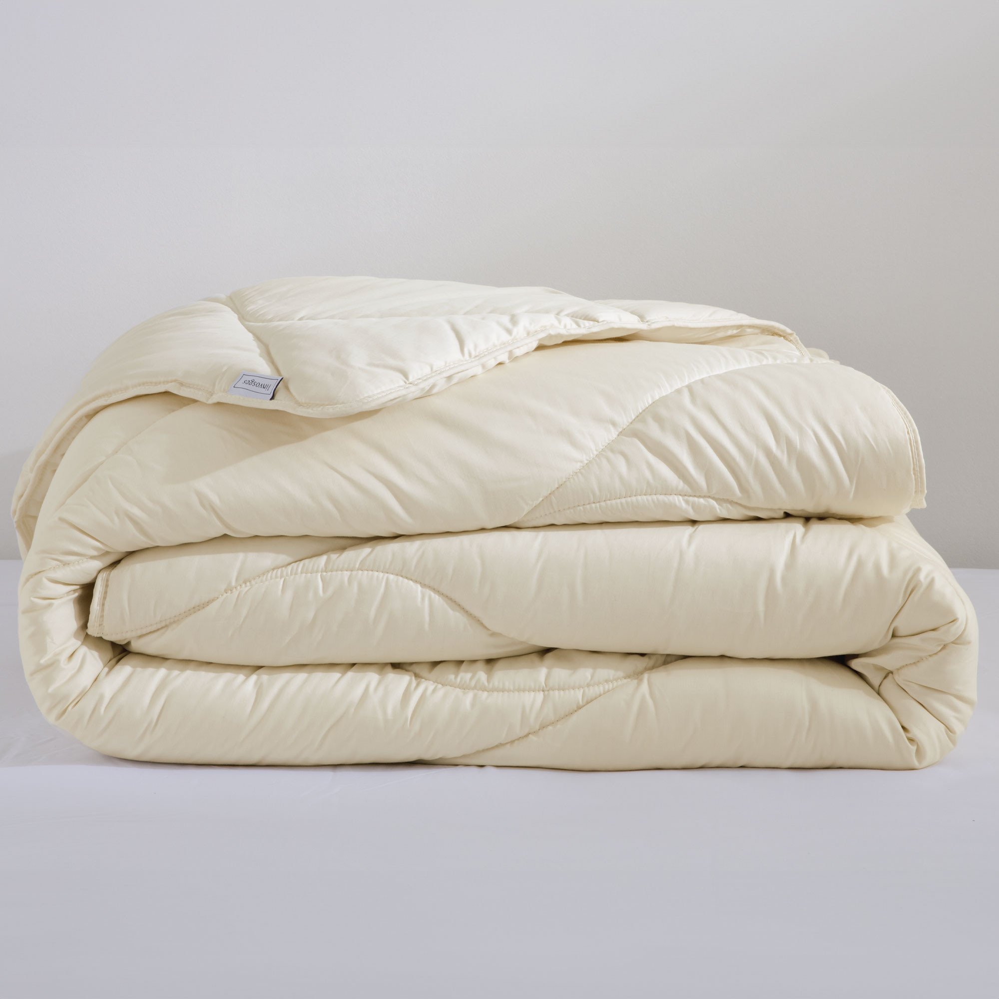/fr/la-chambre/couettes/couettes-naturelles/couette-confort-laine/