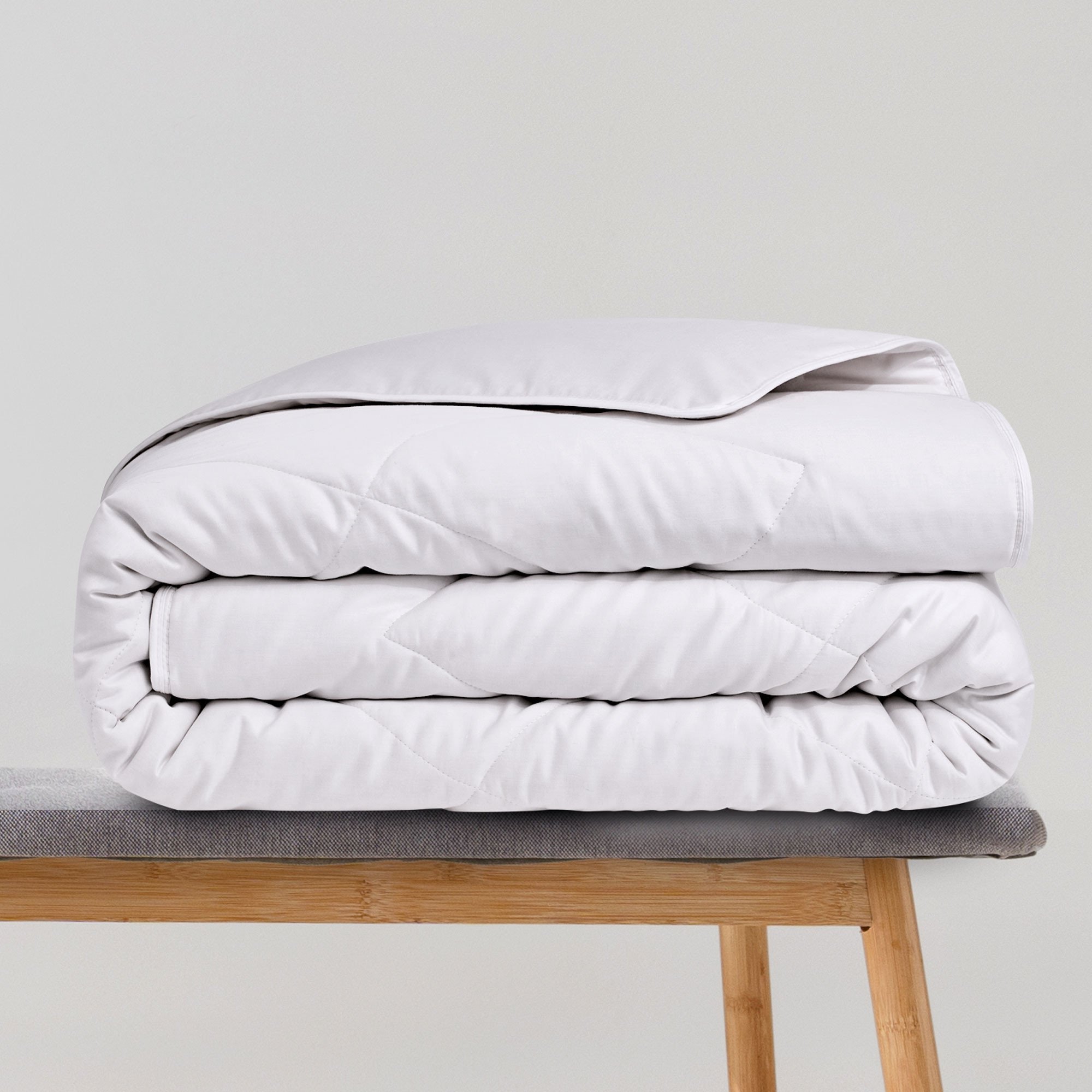 /fr/la-chambre/couettes/couettes-naturelles/couette-ete-alpaga-200g-m2/