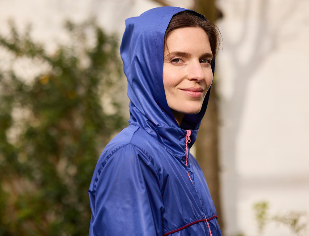 /fr/les-vetements-d-interieur/femme/cache-coeur-veste/coupe-vent-femme-fan-de-fitness/