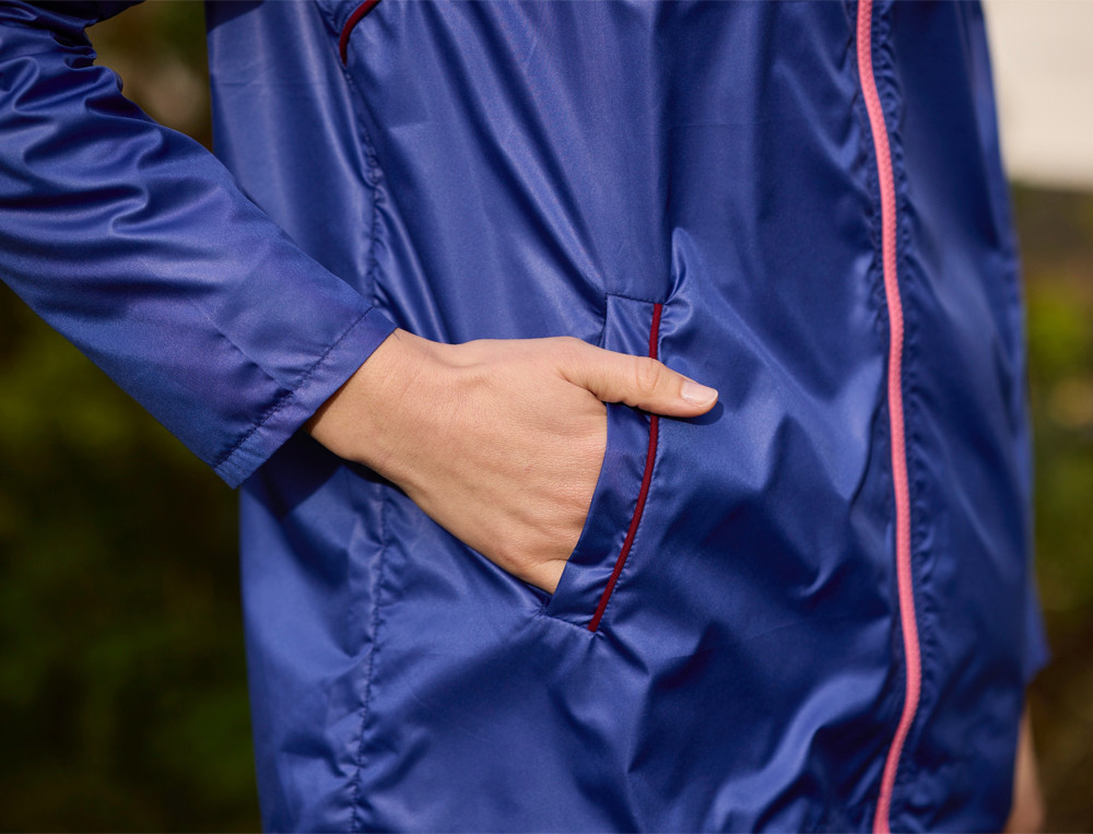 /fr/les-vetements-d-interieur/femme/cache-coeur-veste/coupe-vent-femme-fan-de-fitness/