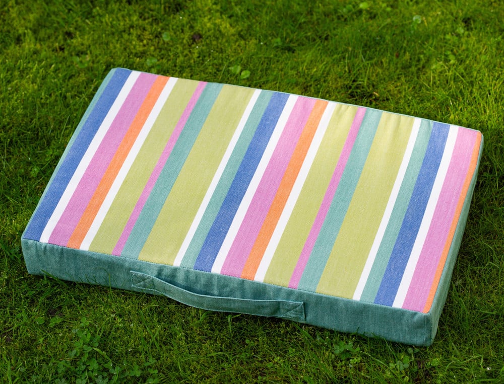 /fr/la-deco/plein-air/decoration-exterieure/coussin-a-vos-plantes/
