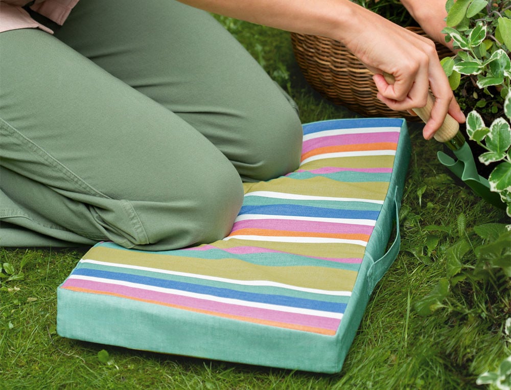 /fr/la-deco/plein-air/decoration-exterieure/coussin-a-vos-plantes/