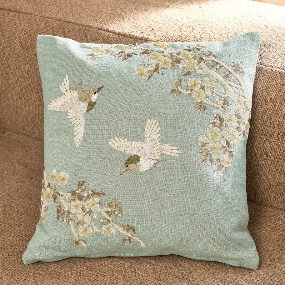 Coussin azur brodé Sérénité d'ailleurs