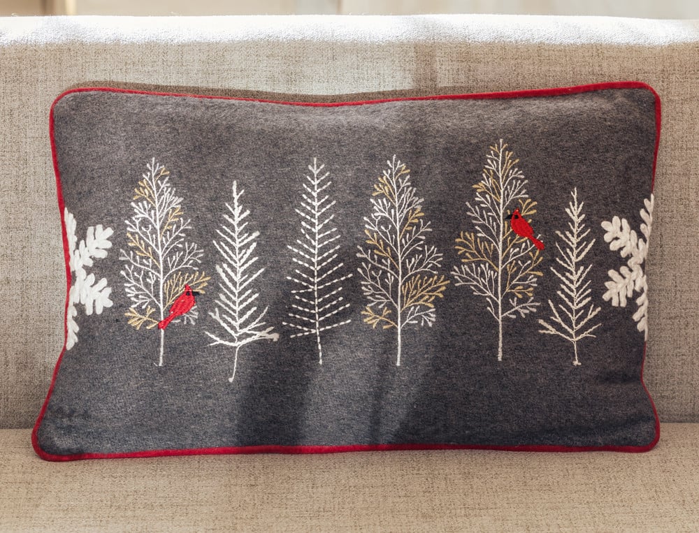 /fr/la-deco/coussins/coussin-brode-foret-cristal-des-neiges/