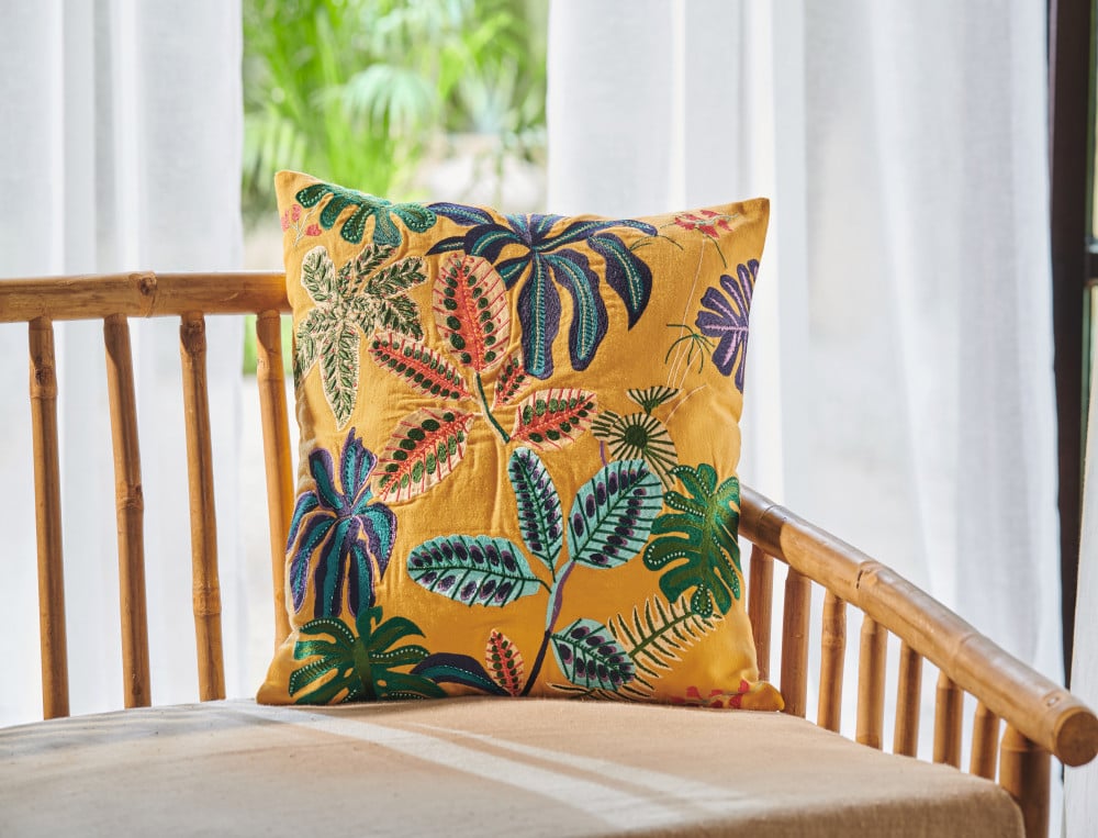 Coussin brodé jaune Pause tropicale