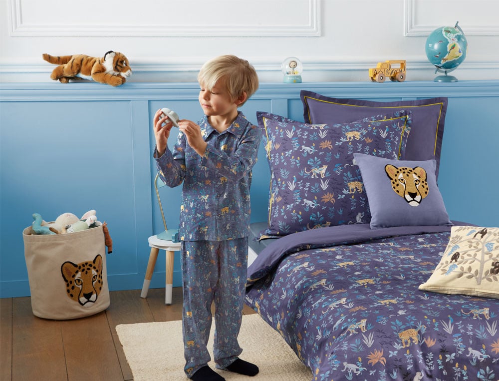 /fr/la-deco/chambre-d-enfant/coussin-brode-leopard-savane-animee/