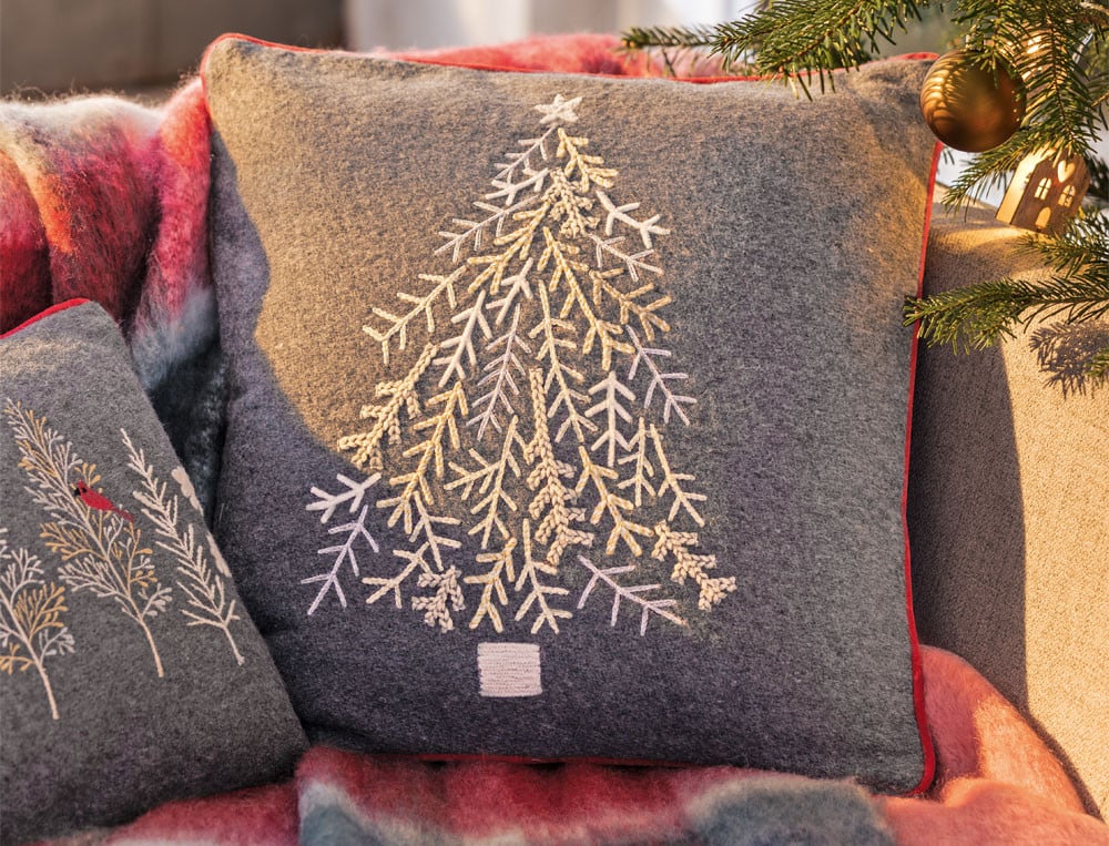 /fr/la-deco/coussins/coussin-brode-sapin-cristal-des-neiges/