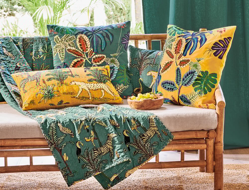 /fr/la-deco/coussins/coussin-brode-vert-pause-tropicale/