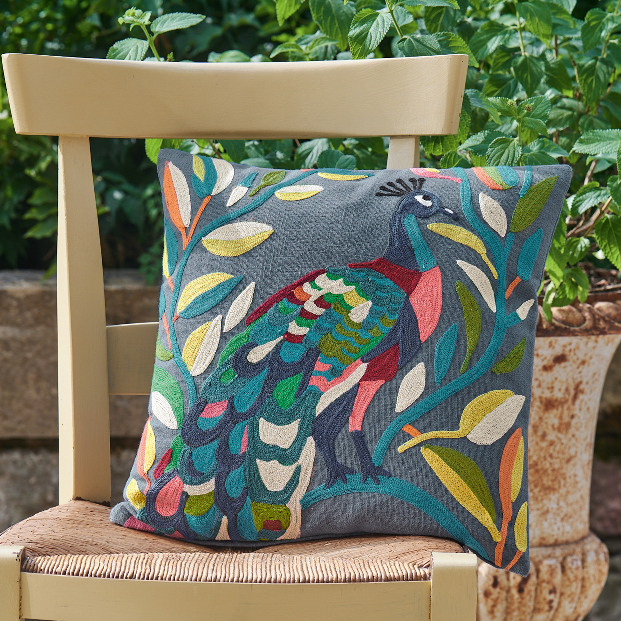 Coussin brodé Chef-d'œuvre Broderie guidée main