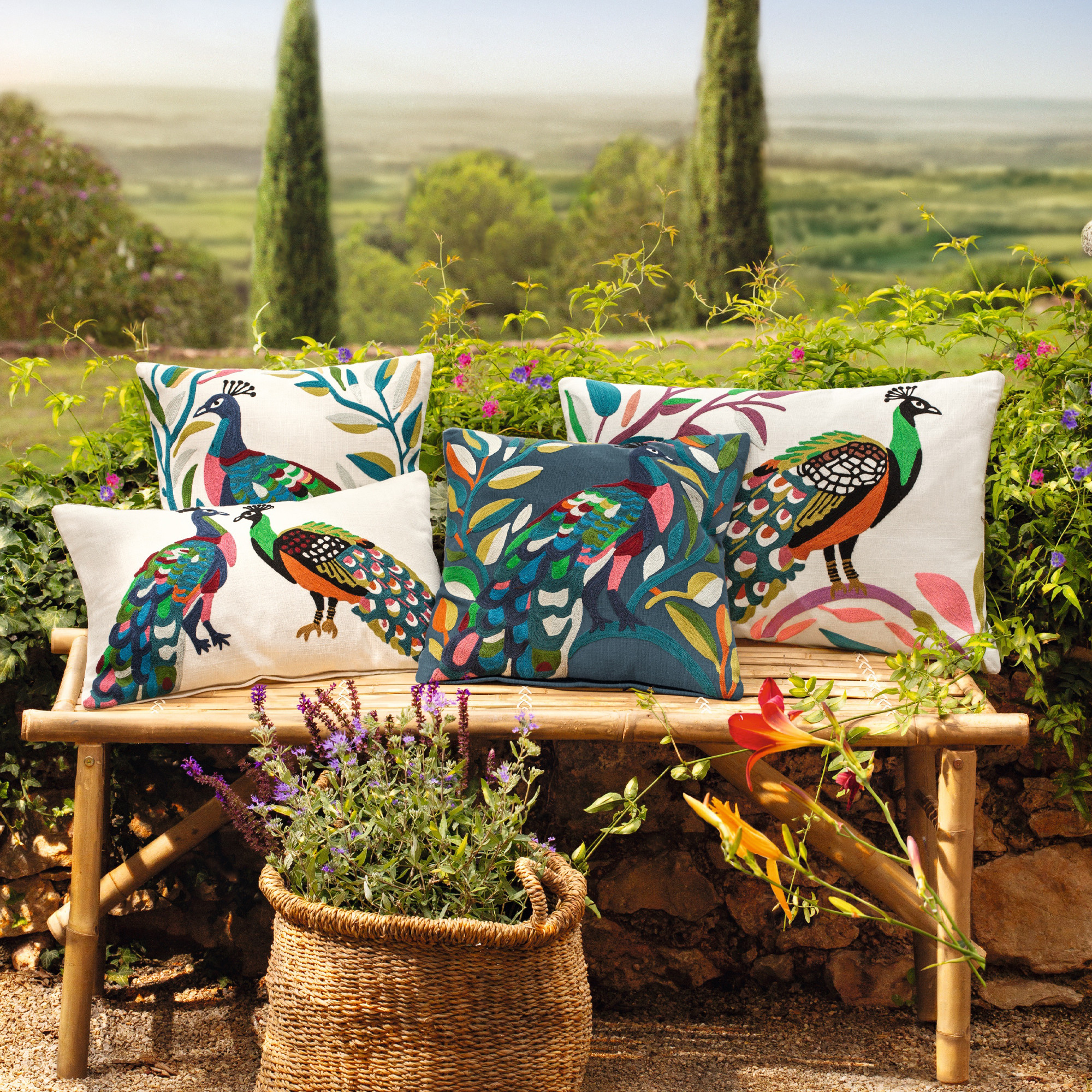 /fr/la-deco/coussins/coussin-carre-chef-d-oeuvre/
