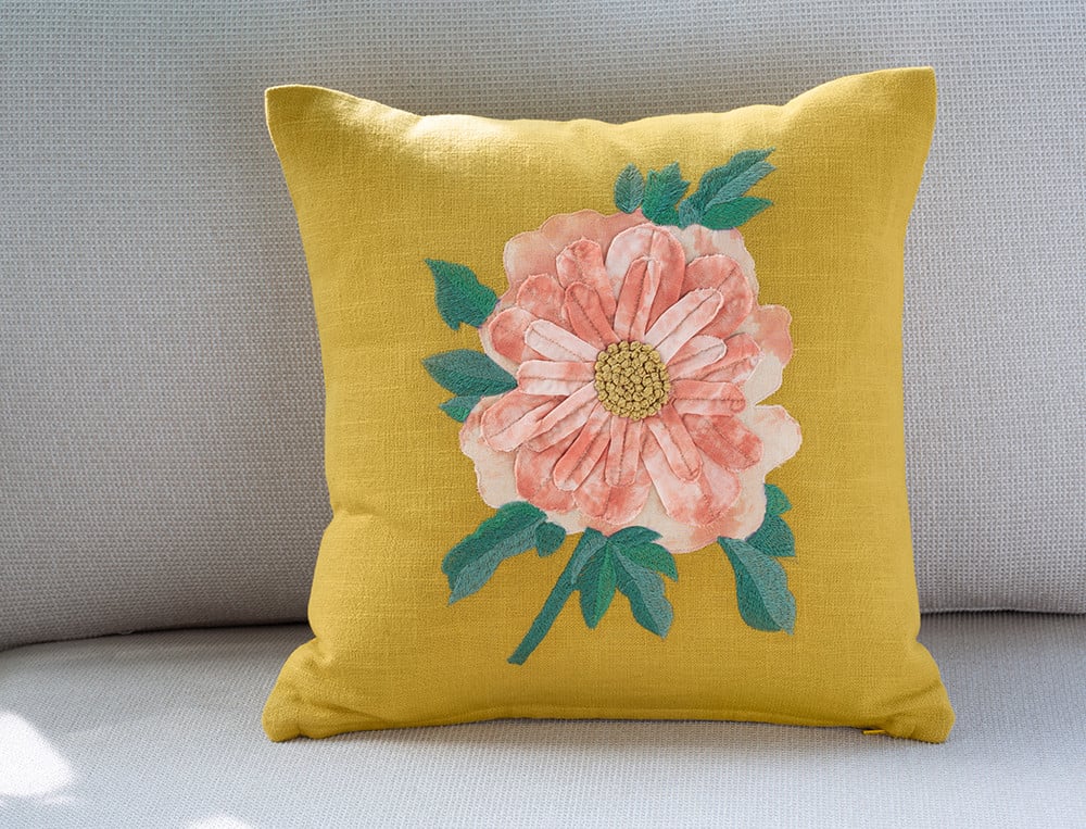 Coussin brodé Valse des fleurs