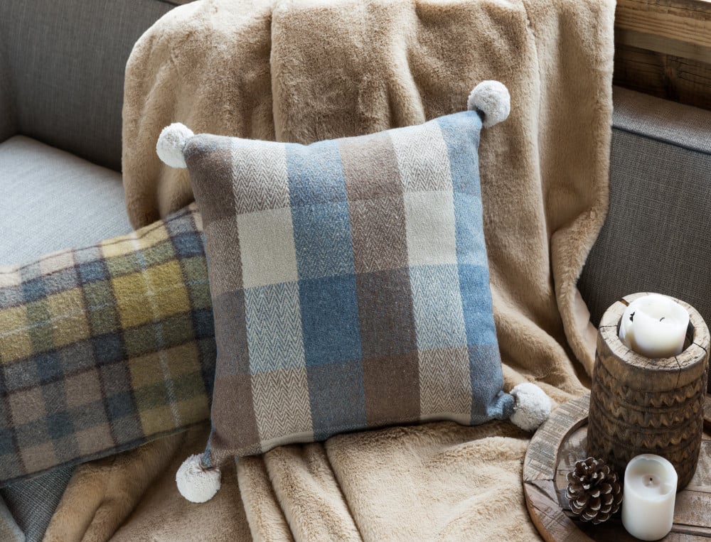 /fr/la-deco/coussins/coussin-carreaux-bleus-au-refuge/