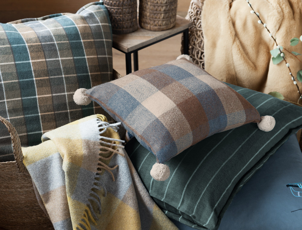 /fr/la-deco/coussins/coussin-carreaux-bleus-au-refuge/
