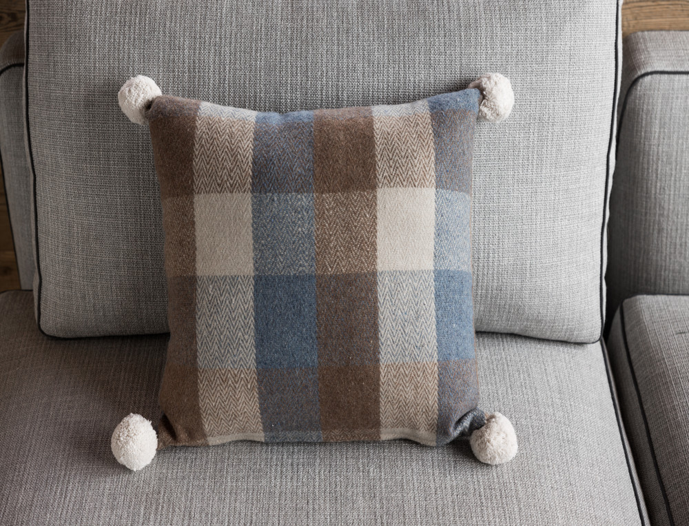 /fr/la-deco/coussins/coussin-carreaux-bleus-au-refuge/
