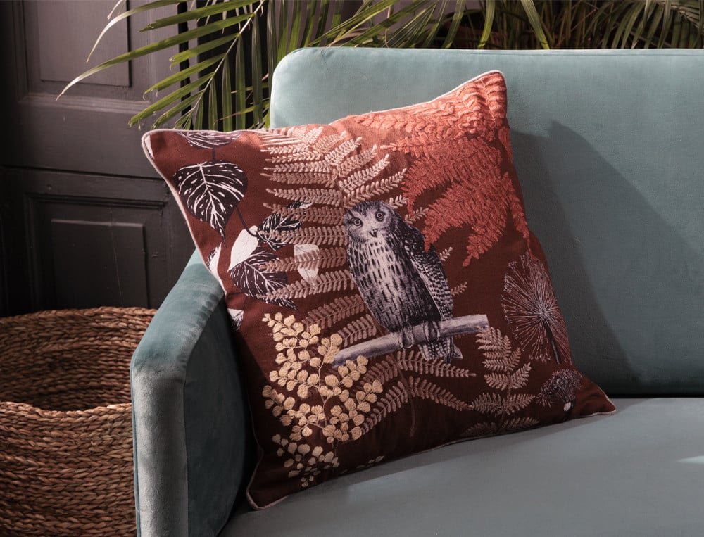 /fr/la-deco/coussins/coussin-chouette-dimanche-a-courances/