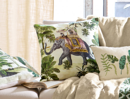 Coussin éléphant imprimé et brodé de fils dorés, dos uni écru Safari lodge