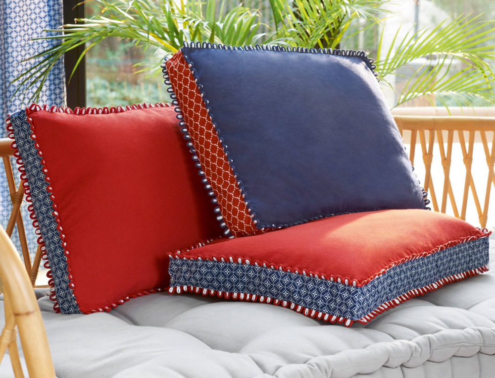 Coussin rectangulaire ou fleur En bleu majeur