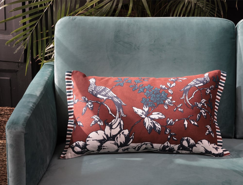 /fr/la-deco/coussins/coussin-fond-prune-dimanche-a-courances/