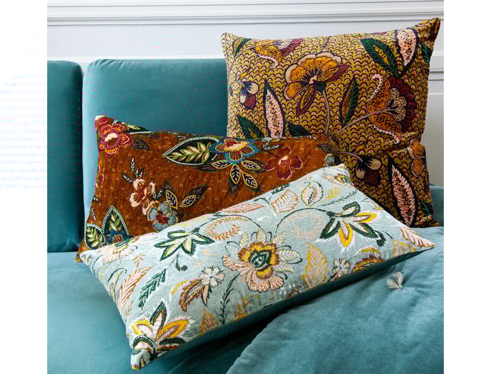 /fr/la-deco/coussins/coussin-imprime-brode-fond-cannelle-contes-persans/