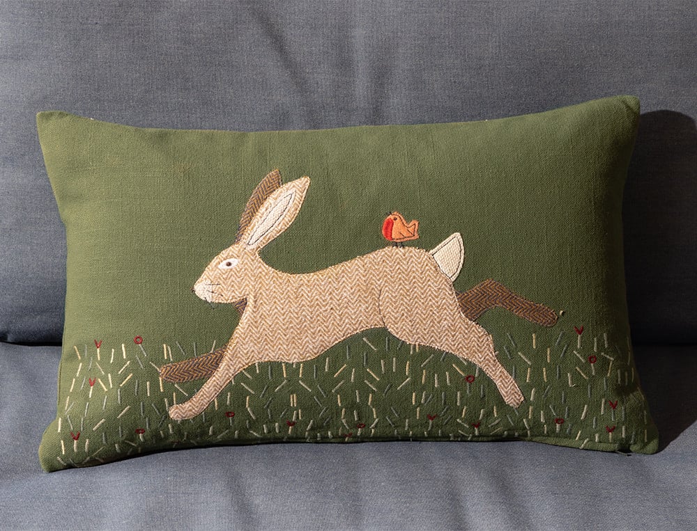 /fr/la-deco/coussins/coussin-lievre-relais-des-vosges/
