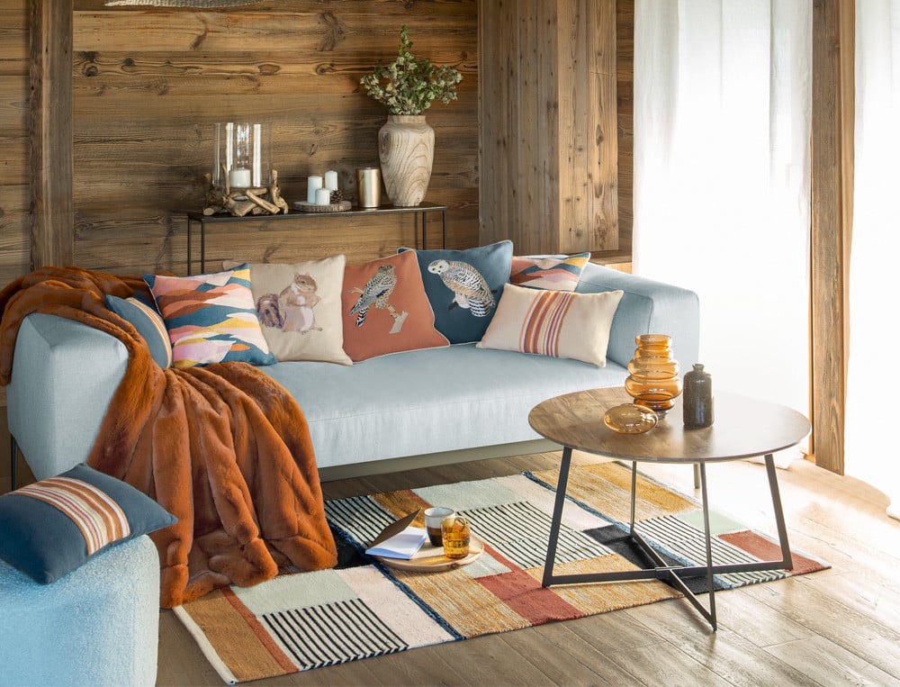 /fr/la-deco/coussins/coussin-raye-au-sommet/