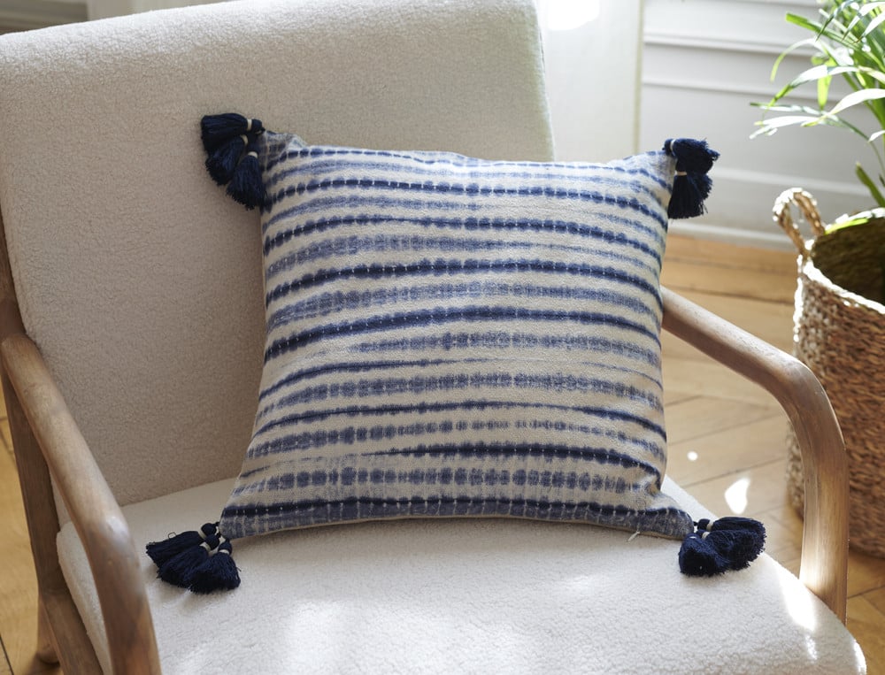 /fr/la-deco/coussins/coussin-raye-bellattitude/