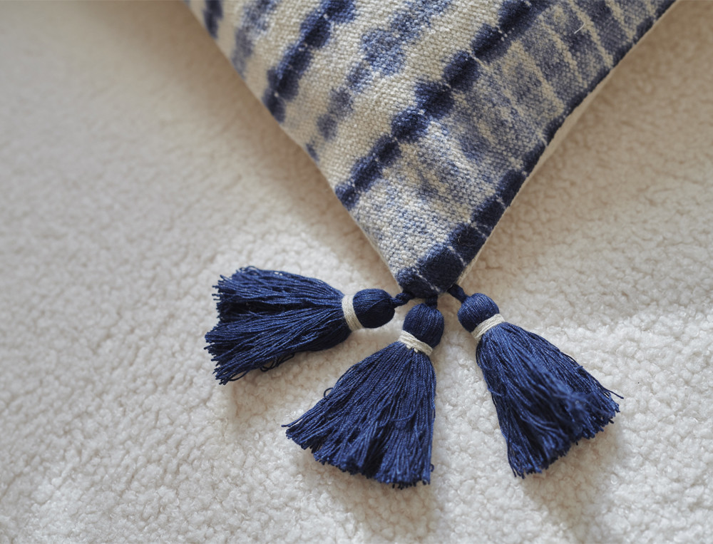 /fr/la-deco/coussins/coussin-raye-bellattitude/