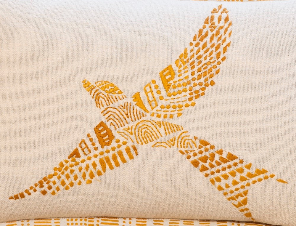 Coussin brodé Échappée d'hirondelles Dos uni coordonné