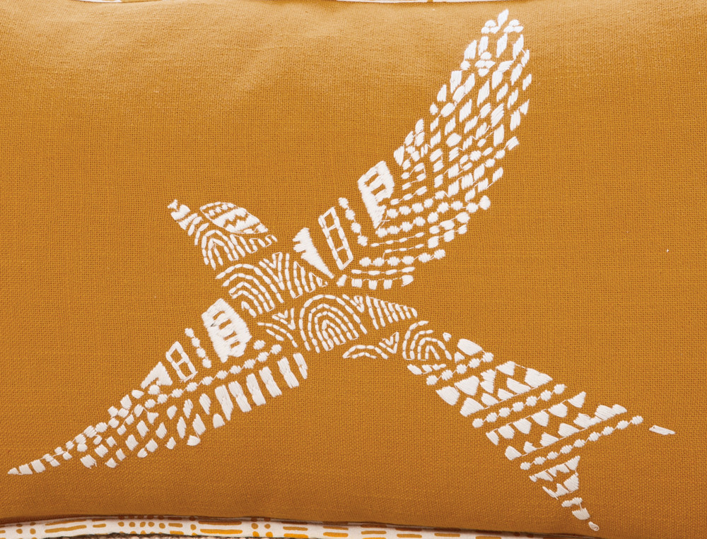 Coussin brodé Échappée d'hirondelles Dos uni coordonné