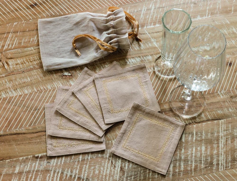 /fr/la-deco/deco-de-table/dessous-de-verre-d-or-et-de-fleurs/