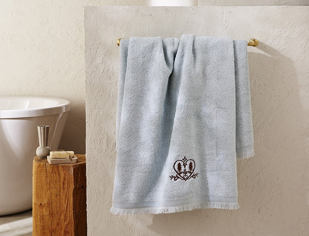 /fr/la-salle-de-bain/drap-de-bain/drap-de-bain-coeurs-de-montagne/