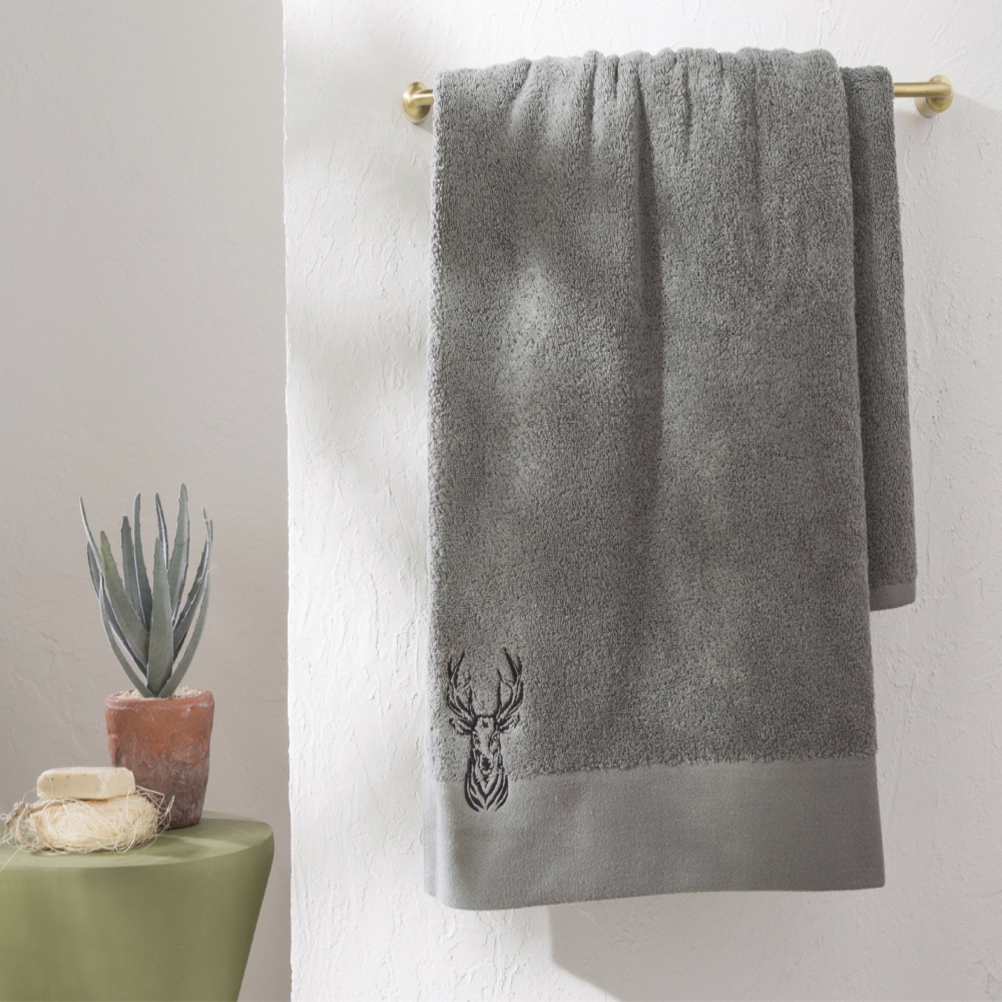 /fr/la-salle-de-bain/drap-de-bain/drap-de-bain-dans-les-bois/