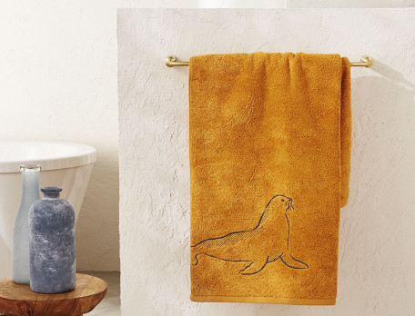 Drap de bain uni camel brodé phoque Sur la banquise