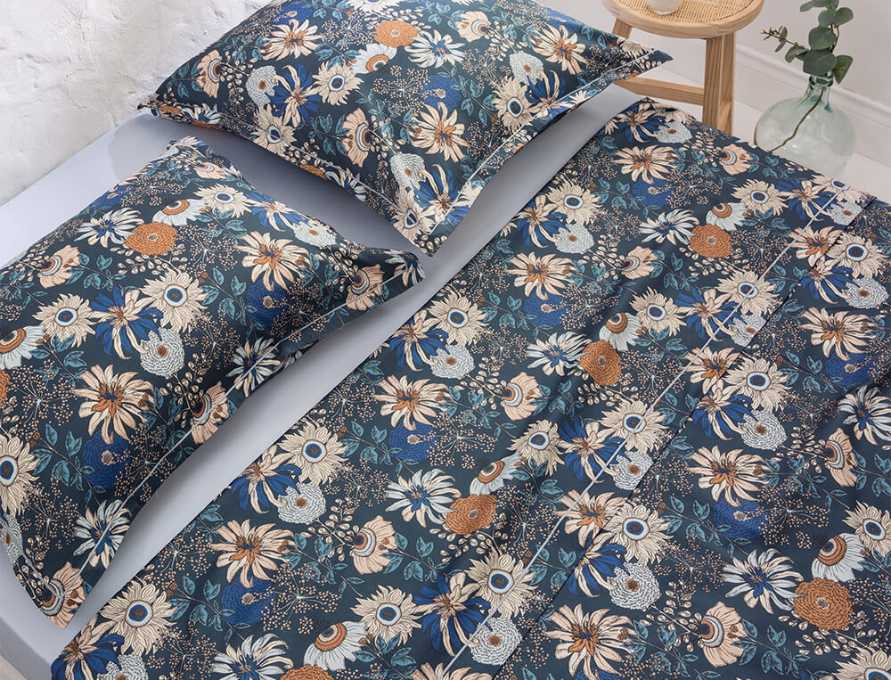 Drap satin imprimé fleuri  Jardin féérique