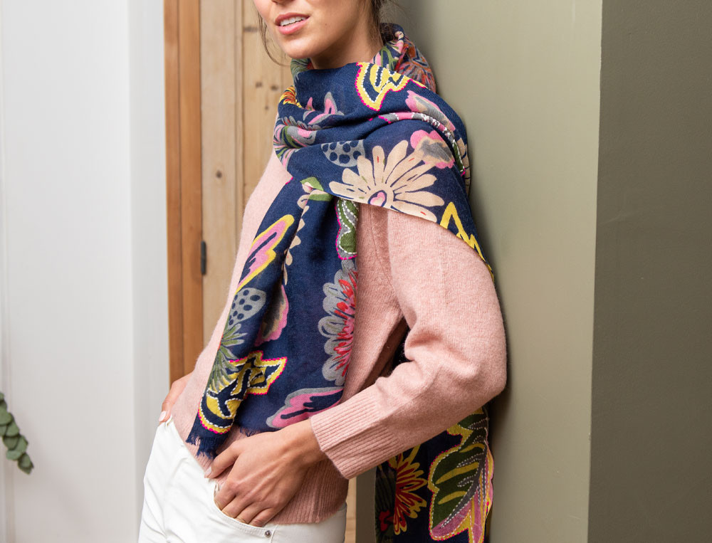 /fr/les-vetements-d-interieur/femme/poncho-et-etole/etole-femme-note-elegante/