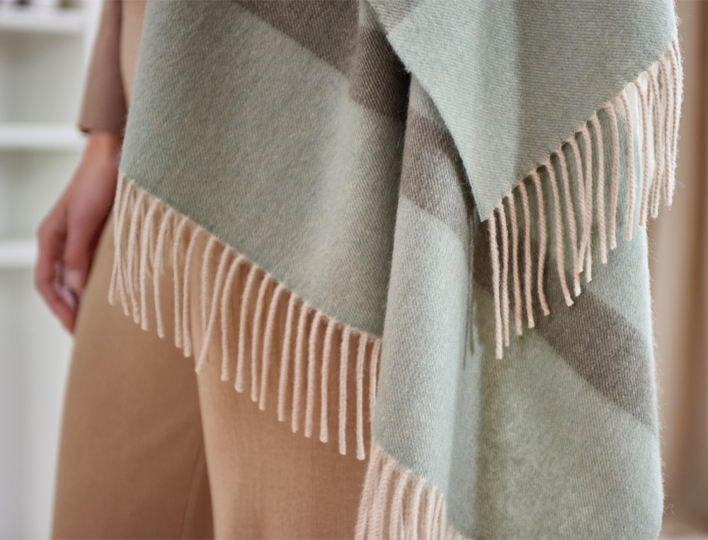 /fr/les-vetements-d-interieur/femme/poncho-et-etole/etole-rayee-gourmandises/