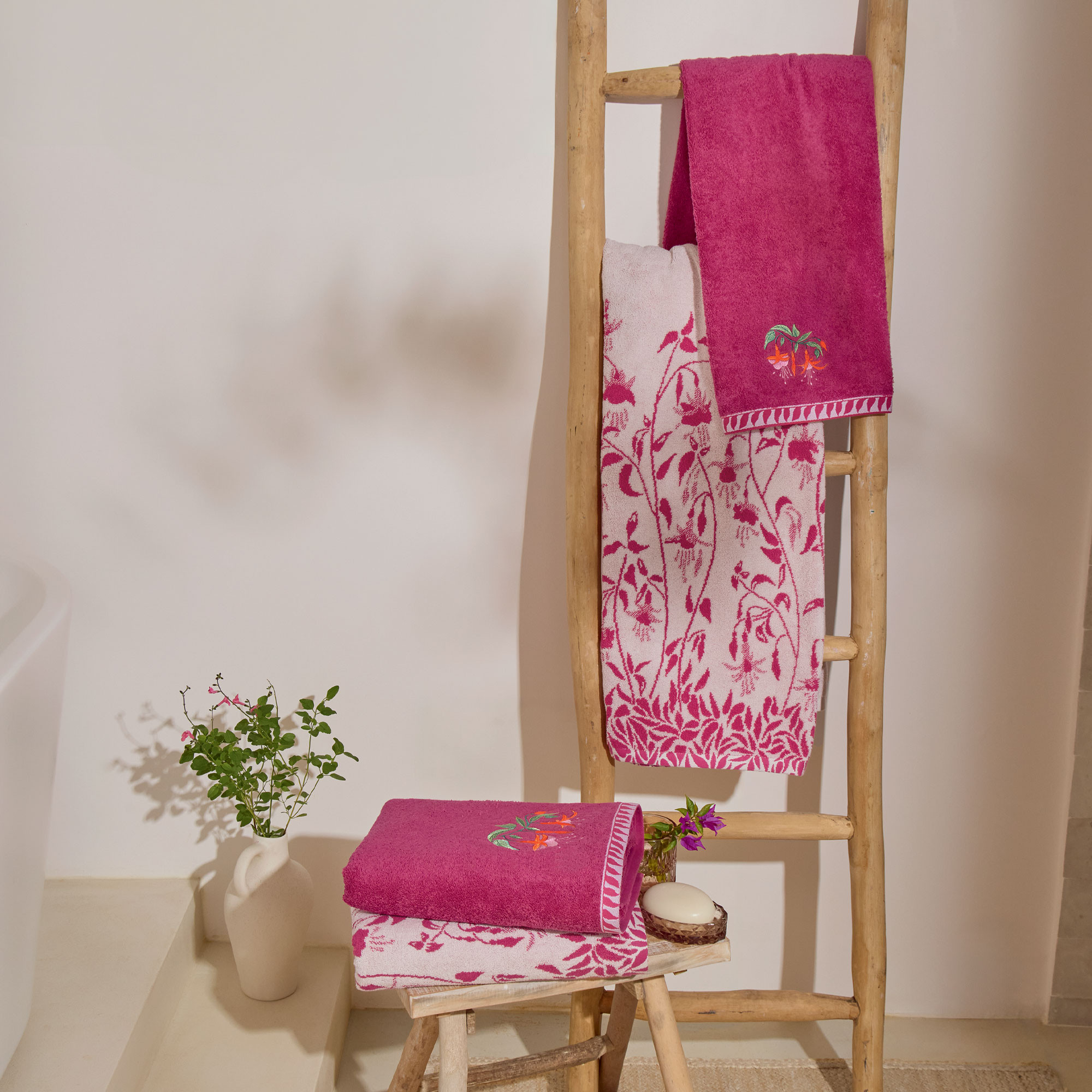 /fr/la-salle-de-bain/gant-de-toilette/gants-brode-les-fuchsias/