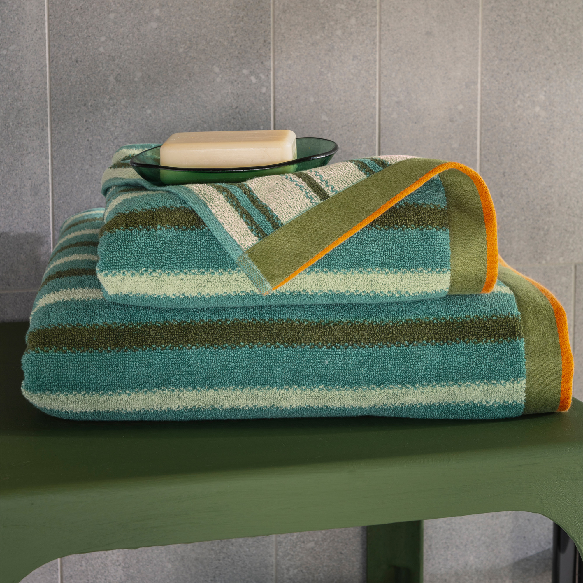 /fr/la-salle-de-bain/gant-de-toilette/gants-rayures-jacquard-breda/
