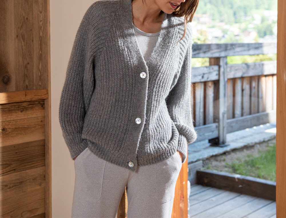 /fr/les-vetements-d-interieur/femme/cache-coeur-veste/gilet-gris-sur-un-nuage/