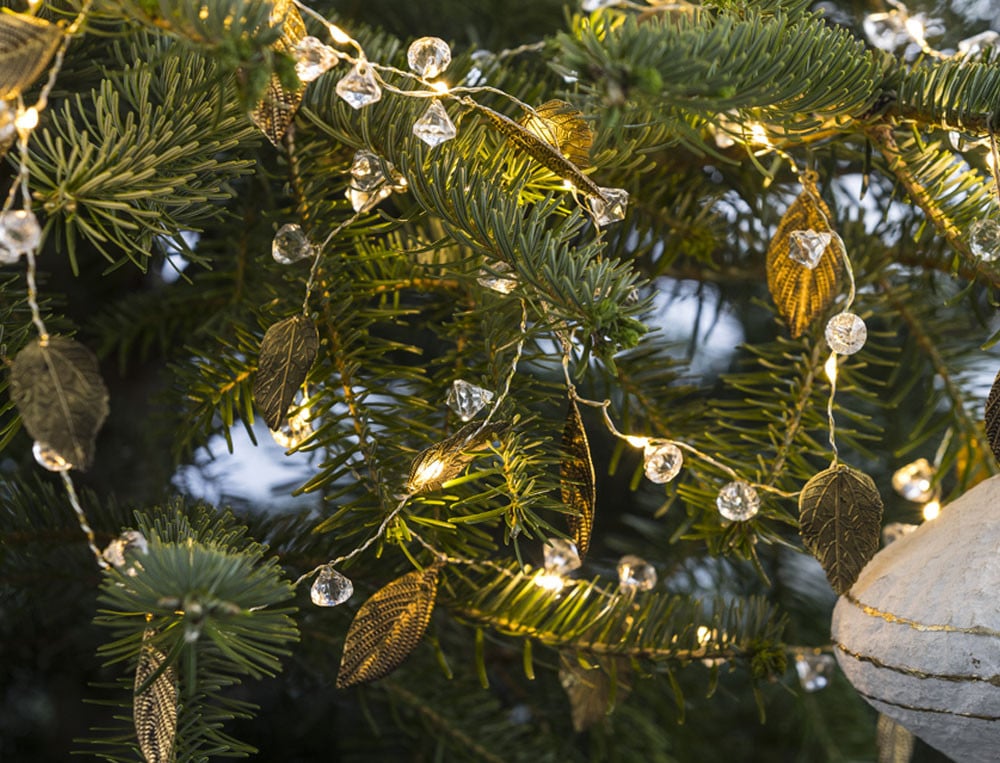 /fr/la-deco/noel/guirlande-lumineuse-feuilles-poeme-hivernal/